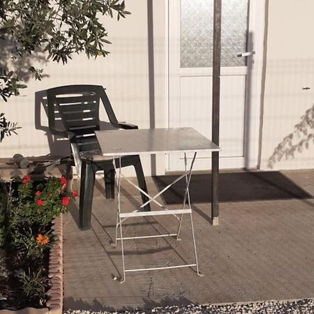 Mas Vincent Apartment La Fare-les-Oliviers ภายนอก รูปภาพ