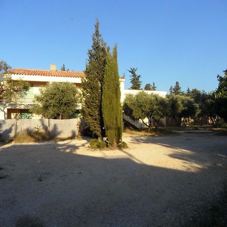 Mas Vincent Apartment La Fare-les-Oliviers ภายนอก รูปภาพ