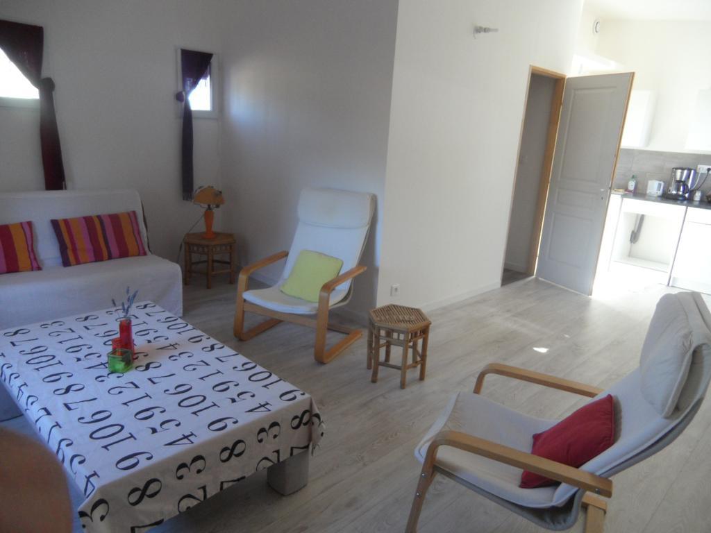 Mas Vincent Apartment La Fare-les-Oliviers ภายนอก รูปภาพ