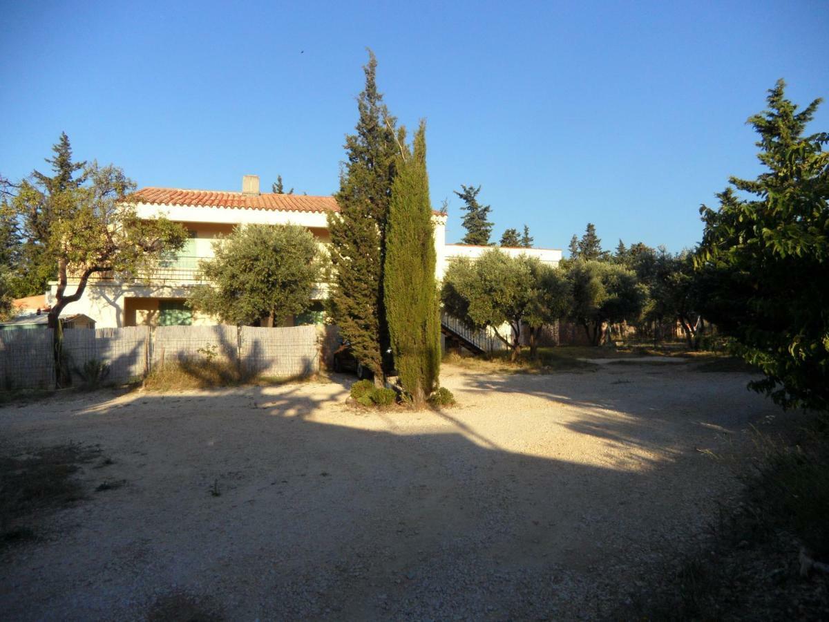 Mas Vincent Apartment La Fare-les-Oliviers ภายนอก รูปภาพ